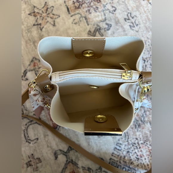 NWT Cream canvas cross body bucket bag. Never used - Picture 5 of 5